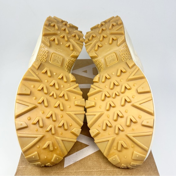 Veja Ventura X Reformation Sneakers
Size 7 - Picture 9 of 11